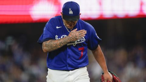 Acusan al lanzador mexicano Julio Urias de cinco delitos menores en Los Angeles