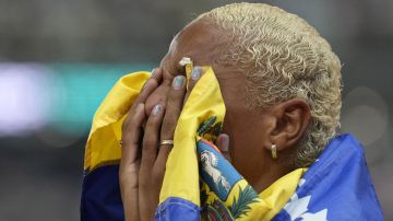 Yulimar Rojas: Venezolana reina del salto triple no asistirá a París 2024 por una lesión
