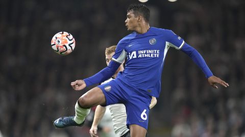 Thiago Silva durante un partido ante el Fulham.