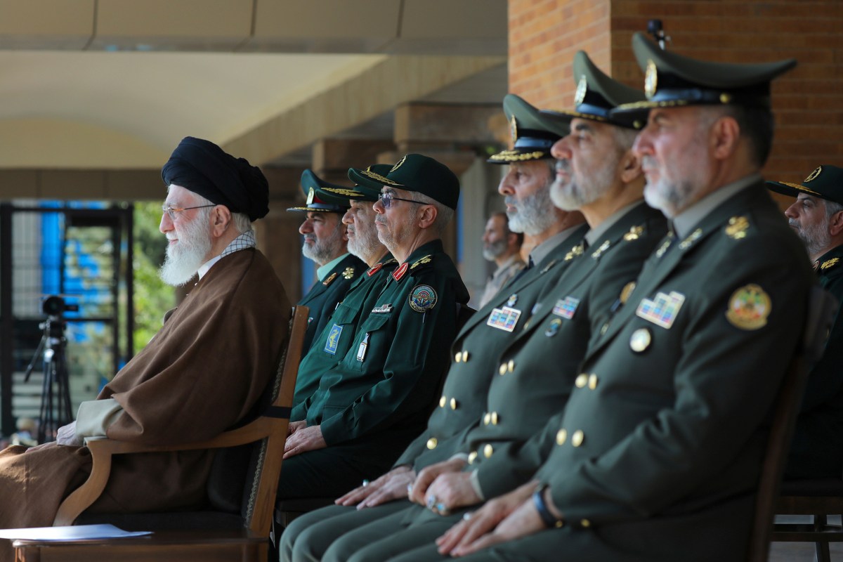 Fuerzas Armadas iraníes advierten a países occidentales que “cortará sus piernas” si cruza “los límites”