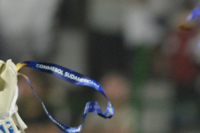 Liga de Quito alzando su segunda Copa Sudamericana.