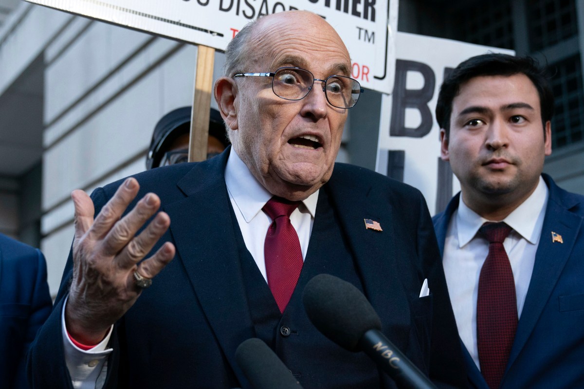 Rudy Giuliani fracasa al intentar desestimar sentencia por difamación de $148 millones de dólares