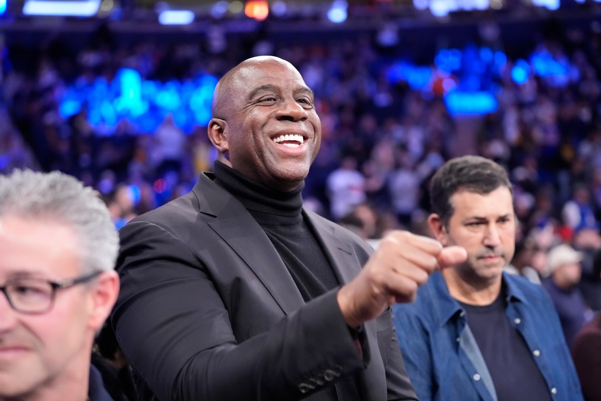 Magic Johnson se une a Michael Jordan, Tiger Woods y LeBron James como los únicos deportistas multimillonarios