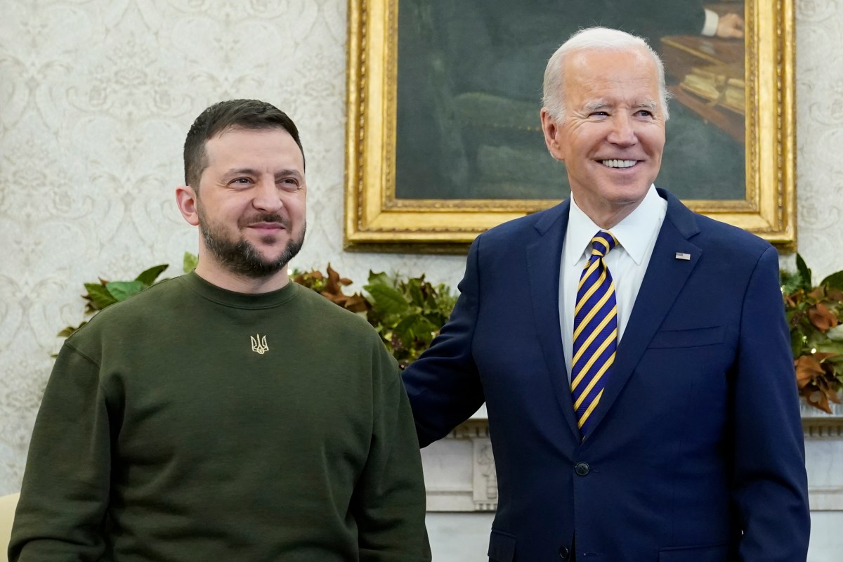 Zelenski habla con Biden por primera vez desde la aprobación de ayuda del Congreso