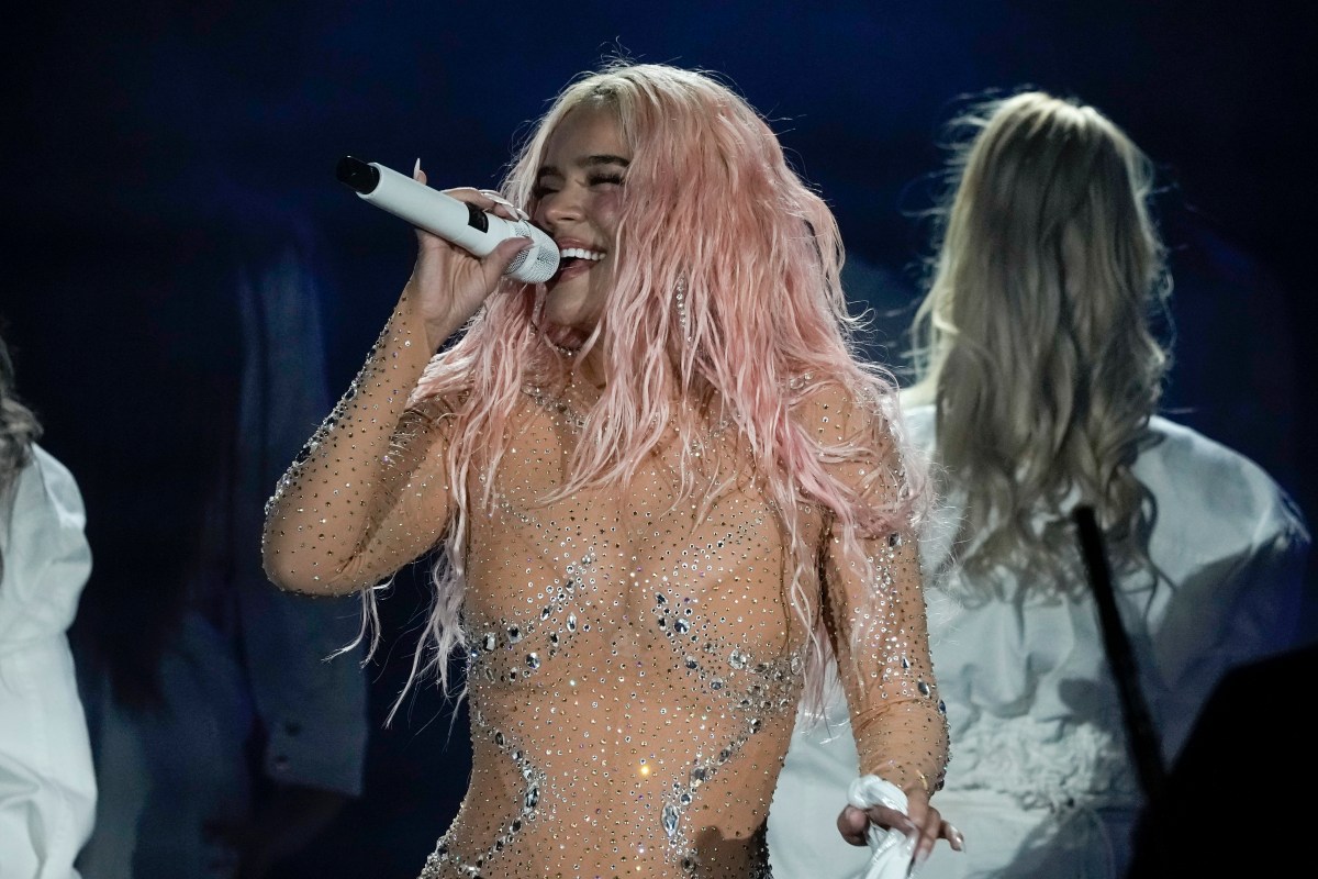 Fan de Karol G casi pierde la visión de un ojo en un concierto de la cantante