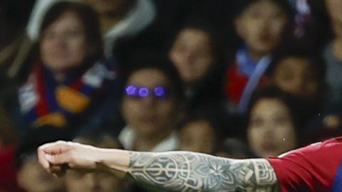 Defensor del FC Barcelona enfrentó en plena calle a tiktoker: "La última vez que me llamas tonto"