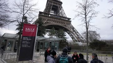 La Torre Eiffel es uno de los lugares más icónicos de París.