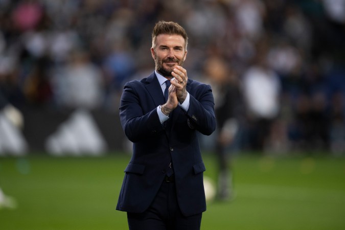 David Beckham demandó por pérdidas millonarias a empresa fitness del actor Mark Wahlberg