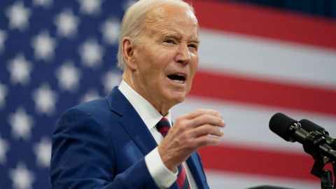 Según la portavoz de la campaña de Biden, el video constituye otro intento del expresidente Trump de incitar a la violencia.