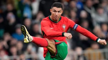 Cristiano Ronaldo durante un encuentro de la selección de Portugal clasificatoria a la Eurocopa 2024.
