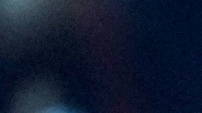 Cher posando en un evento.