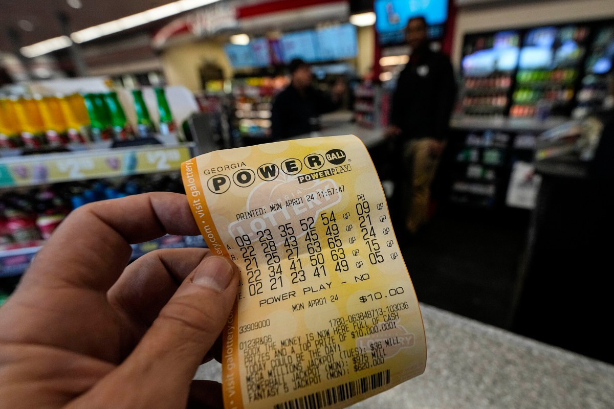 Jugador de Powerball gana un premio mayor de $1,330 millones de dólares en Oregon luego de tres horas de retraso del sorteo