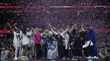 Juego de baloncesto femenino entre Iowa y South Carolina se convirtió en el duelo más visto desde 2019