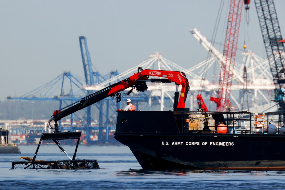 Guardia Costera habilita un tercer canal temporal en puerto de Baltimore destinado a buques comerciales