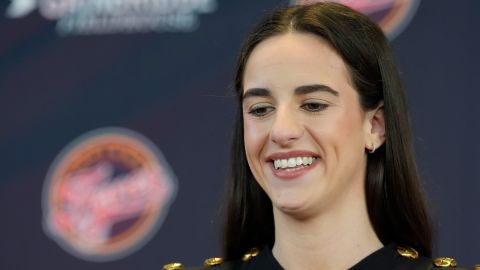 Caitlin Clark acuerda con Nike por $28 millones de dólares y en la WNBA 'solo' cobrará $76,000 dólares