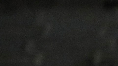 Un joven palestino llora a su familiar muerto en el bombardeo israelí de la Franja de Gaza.