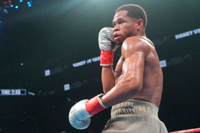 Devin Haney, boxeador estadounidense.