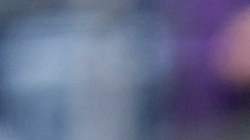 Aaron Boone discute con el umpire luego de su injusta expulsión ante Athletics.