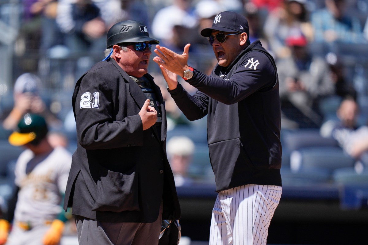 Insólito: Expulsan a manager de Yankees Aaron Boone tras confusión de umpire con insulto de fanático
