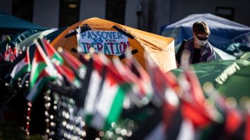 Se ven tiendas de campaña en el campamento de manifestación pro palestino en la Universidad de Columbia en Nueva York el miércoles 24 de abril de 2024.
