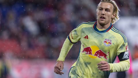 La máxima estrella de Red Bulls, Emil Forsberg, no pudo hacer nada para cambiar la igualdad ante Whitecaps.