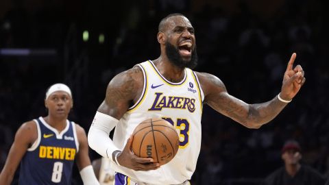 Sin barrida: Lakers evitaron la eliminación al ganar su primer juego de la serie ante Nuggets