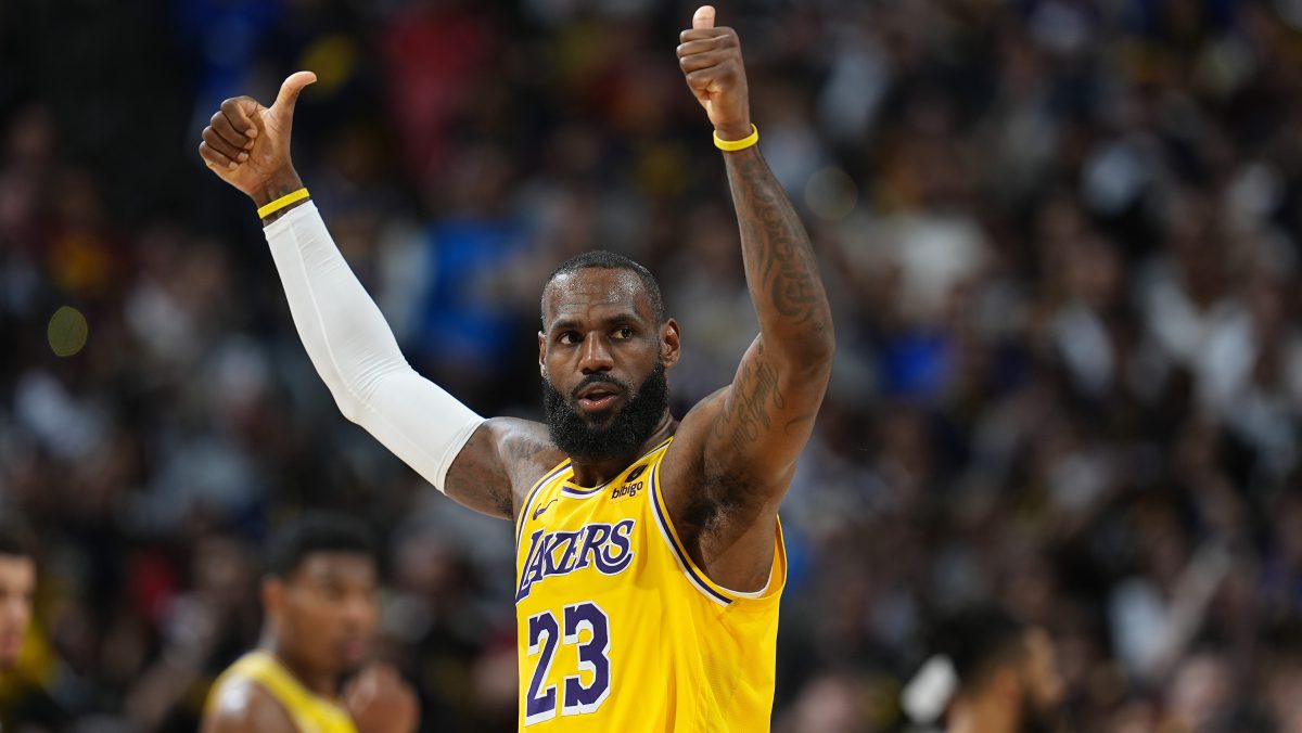 “M… bebé llorón”: LeBron James tuvo viral reacción contra fanática de los Nuggets [Video]