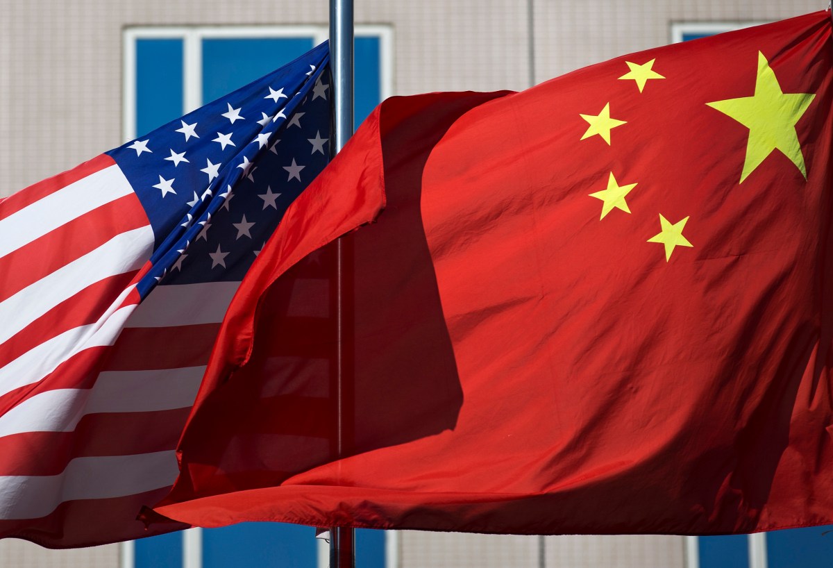 Ministro chino de Defensa pide a su homólogo estadounidense “construir una relación que evite conflictos”