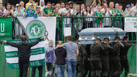 Justicia de Brasil ordena al Chapecoense pagar indemnización por un trabajador fallecido en el vuelo de 2016
