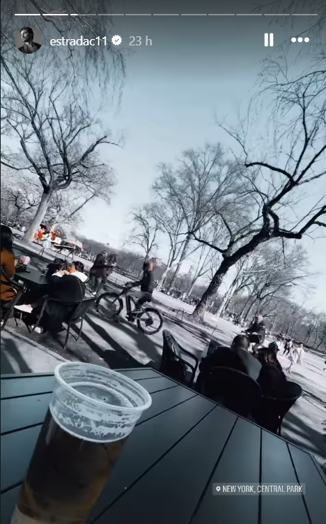 Christian Estrada disfrutando en Central Park. Foto: Captura de pantalla Instagram Christian Estrada