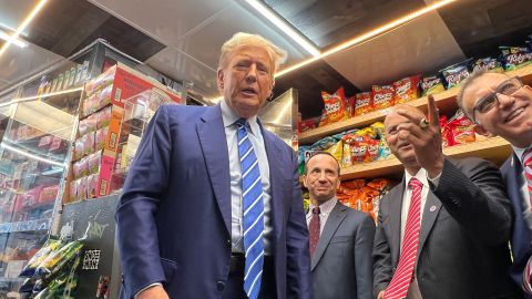 Trump visitó la bodega Sanaa en el Alto Manhattan, NYC.