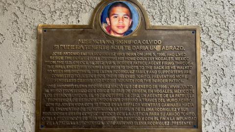 Develan placa en honor a mexicano muerto a manos de agente de Patrulla Fronteriza de EEUU