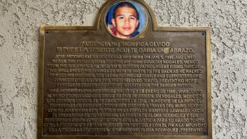 Develan placa en honor a mexicano muerto a manos de agente de Patrulla Fronteriza de EEUU