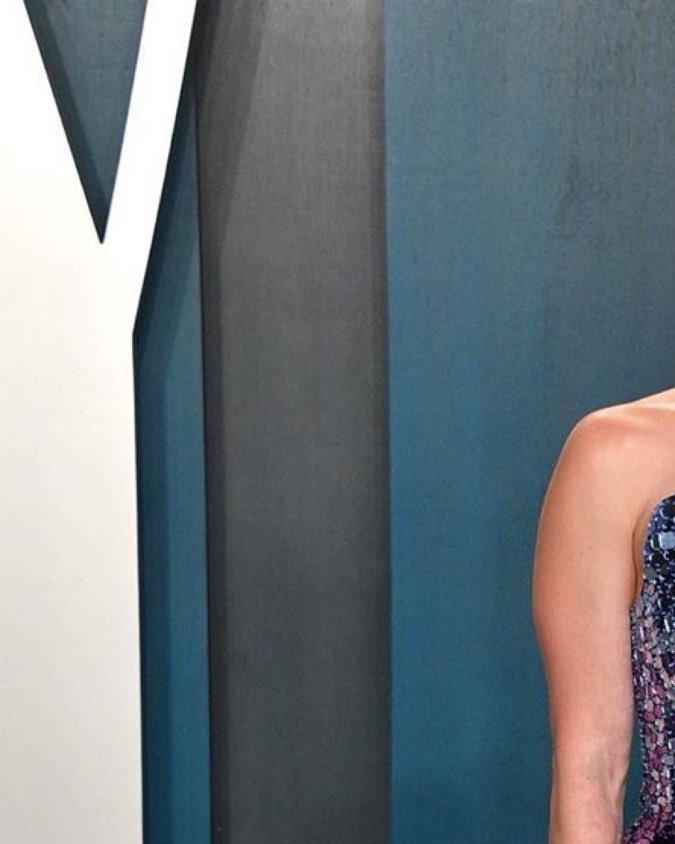 Anna Paquin posando.