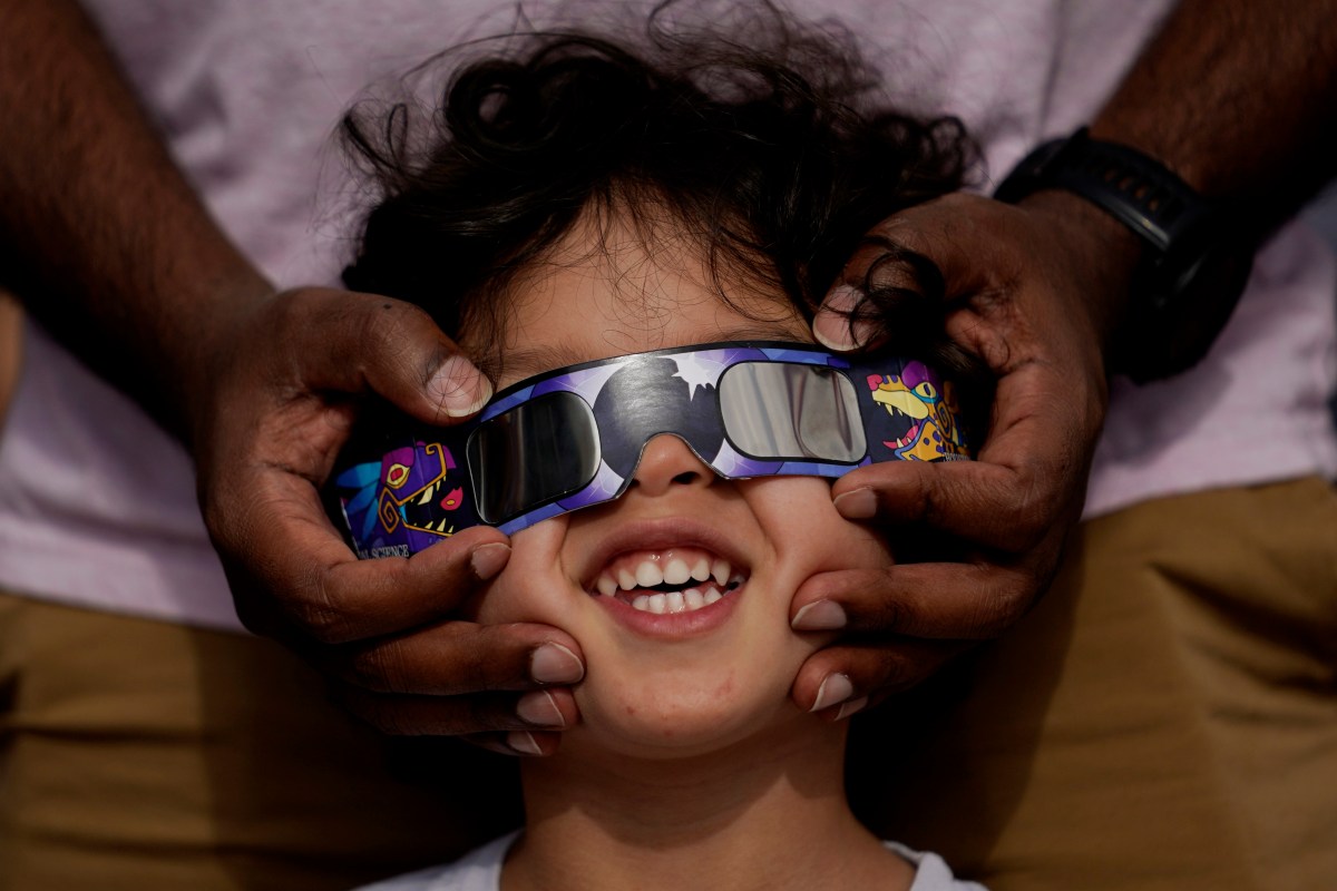 Eclipse solar: Cómo obtener lentes especiales gratis para observarlo en Nueva York