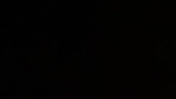 Taylor Swift actuando en un show.