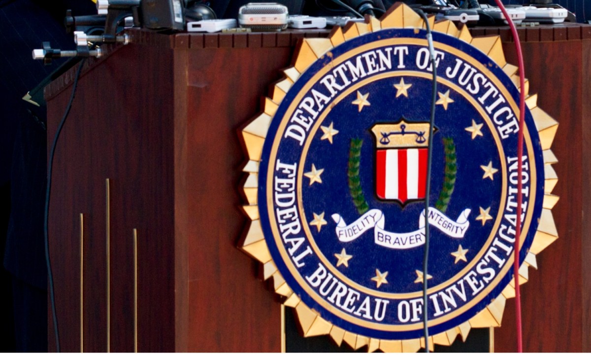 Vehículo choca contra la puerta principal de la oficina del FBI en Atlanta: el conductor fue arrestado