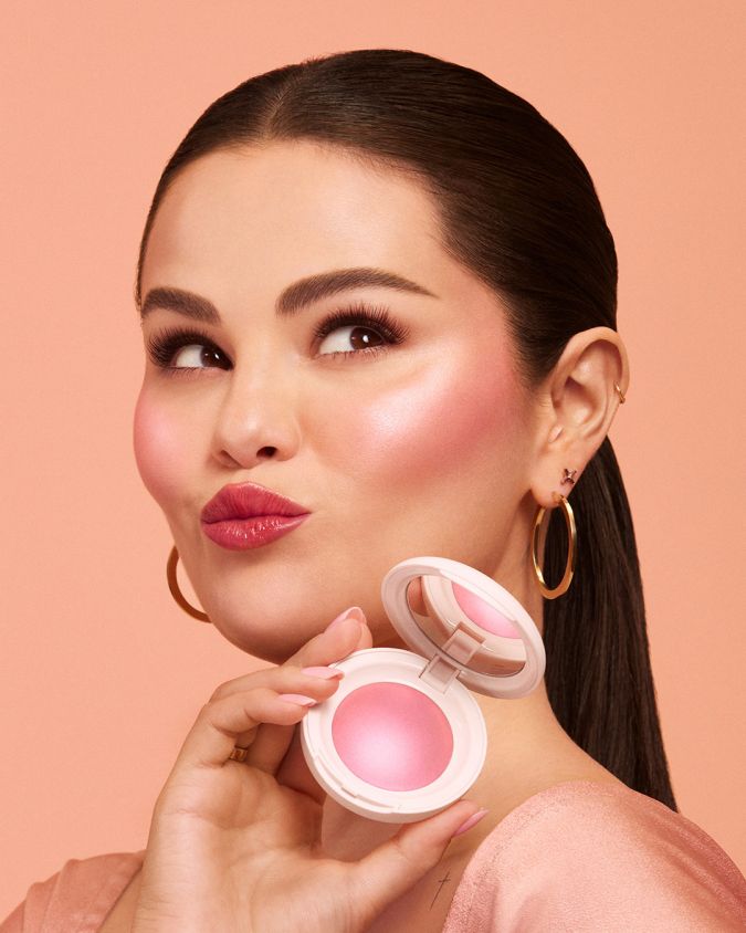 Selena Gómez posando.
