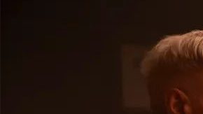 Sam Willson (Anthony Mackie) conversando con el presidente Ross (Harrison Ford).