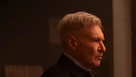 Sam Willson (Anthony Mackie) conversando con el presidente Ross (Harrison Ford).