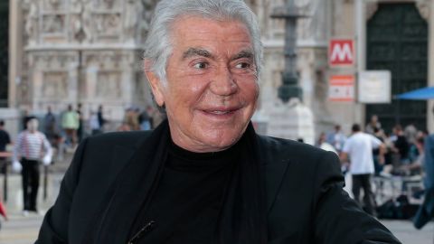 Roberto Cavalli posando.