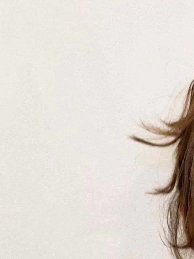 Nicki Nicole posando.