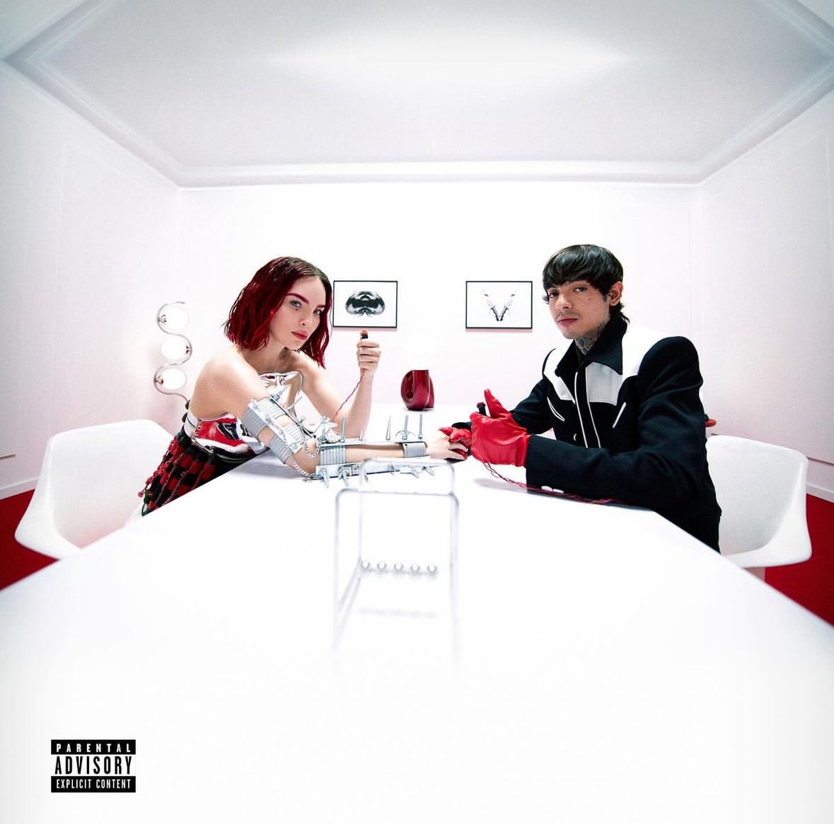 Belinda y Natanael Cano posando.