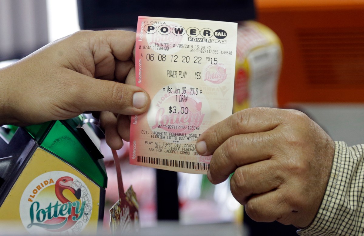 Ganador de los $1,700 millones del Powerball se ve envuelto en estafa realizada en redes sociales