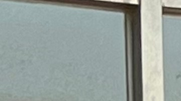 Julio César Chávez Jr. (L) sale en compañía de su abogado Michael Goldstein de los tribunales en Los Ángeles.