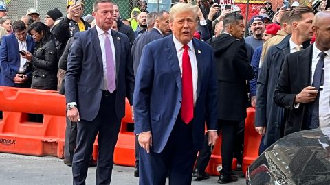 El expresidente Trump se reunió con trabajadores de la construcción.