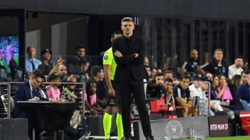 El presidente del equipo y su entrenador ofrecieron su punto de vista tras la disputa de Messi.