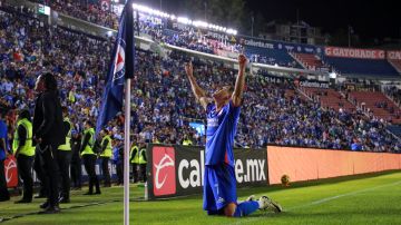 Uriel Antuna logró el doblete para conseguir la victoria de la Máquina de Cruz Azul.