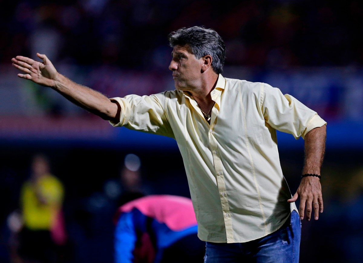 Insólito: Entrenador de Gremio pide a sus jugadores abandonar el campo tras roja a Diego Costa