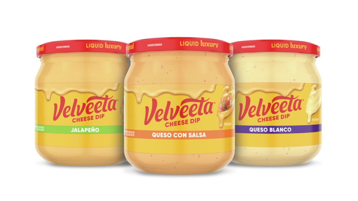 Velveeta presenta su primer queso listo para comer en tres sabores